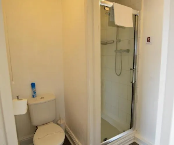 Pensión Seasons Rest 3*